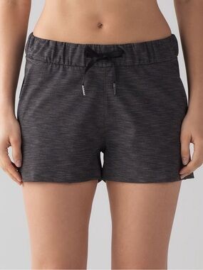Lululemon On The Fly Short Heathered Black Size 10 Full-On Luxtreme